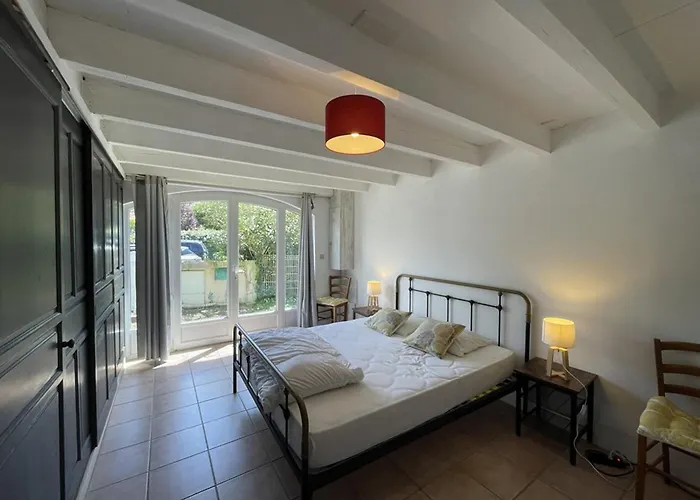 Spacieuse Avec Piscine Pour 8 Pers à - Fr-1-379-133 Villa *