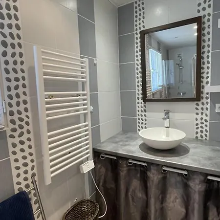 Spacieuse Avec Piscine Pour 8 Pers A - Fr-1-379-133 Vila *