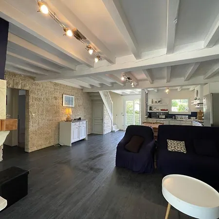 Spacieuse Avec Piscine Pour 8 Pers à - Fr-1-379-133 Villa