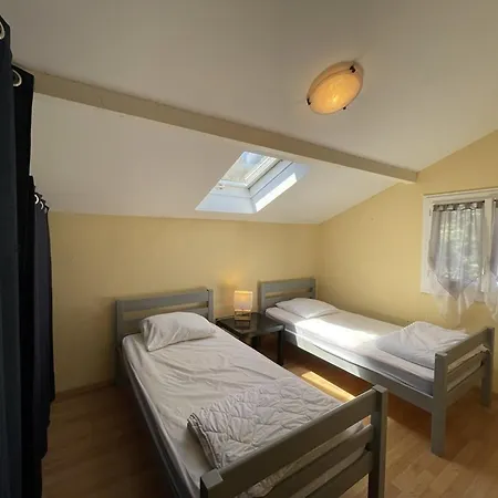 Villa Spacieuse Avec Piscine Pour 8 Pers à - Fr-1-379-133