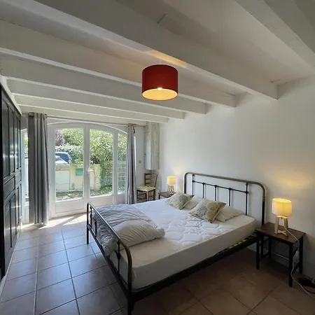 Spacieuse Avec Piscine Pour 8 Pers à - Fr-1-379-133 Villa *