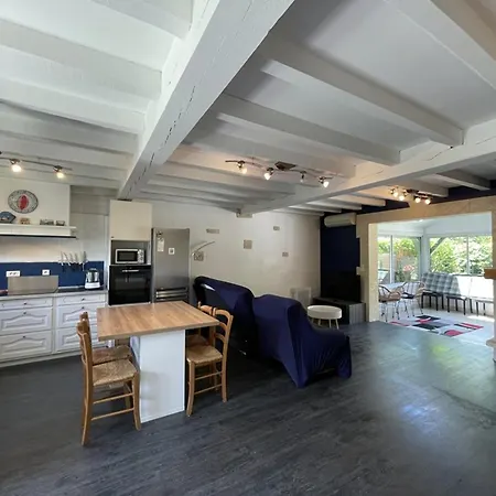 Villa Spacieuse Avec Piscine Pour 8 Pers à - Fr-1-379-133 *